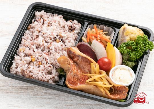 赤魚の煮付け弁当 680円 旬彩亀谷の弁当配達 くるめし弁当