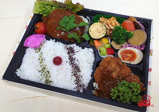 手ごねハンバーグとチキンカツ弁当 0円 時時 時の食堂 の弁当配達 くるめし弁当