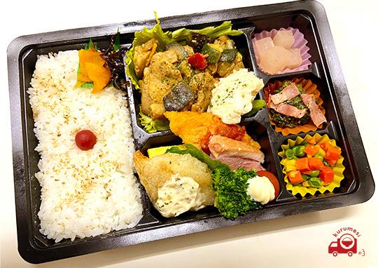 鶏肉と夏野菜のカレー炒め弁当 972円 972円 ランチファクトリー くるめし弁当