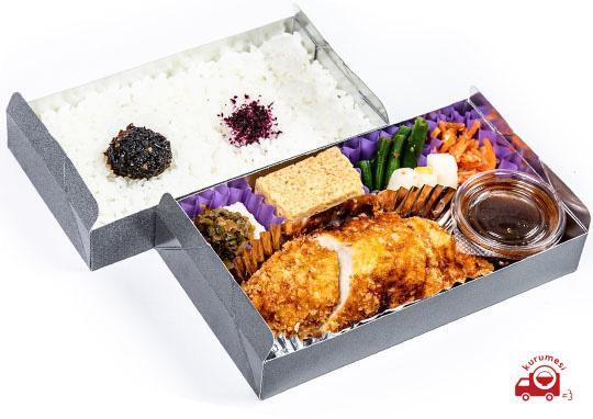 新 二段折箱ヘルシー弁当 魚 かじきフライ 1 050円 駒春の弁当配達 くるめし弁当