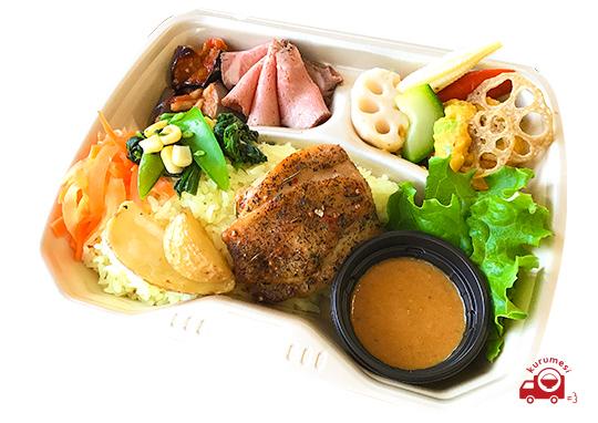 ハーブチキンケータリング弁当 ひと口カレー付 1 080円 Bebida ベビーダ の弁当配達 くるめし弁当