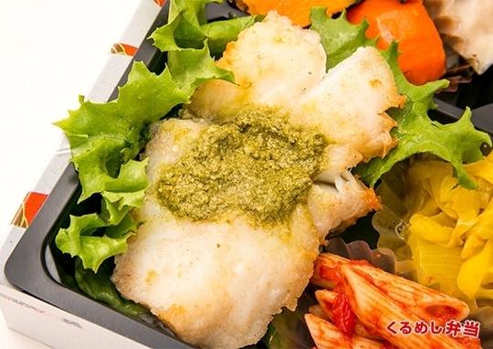 贅沢タラのソテー バジルソース弁当 1 080円 プラデジュールサカシタの弁当配達 くるめし弁当