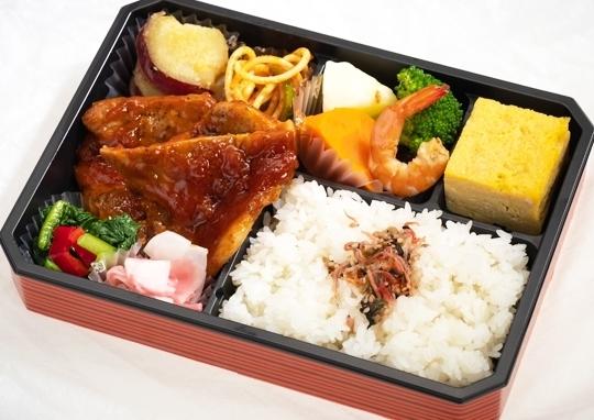 横浜発祥 自慢のポークチャップ幕の内弁当 850円 横濱うお時の弁当配達 くるめし弁当