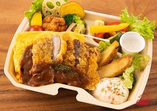 ポークカツレツのデミグラスオムライス 1 100円 Moco S Cafeの弁当配達 くるめし弁当