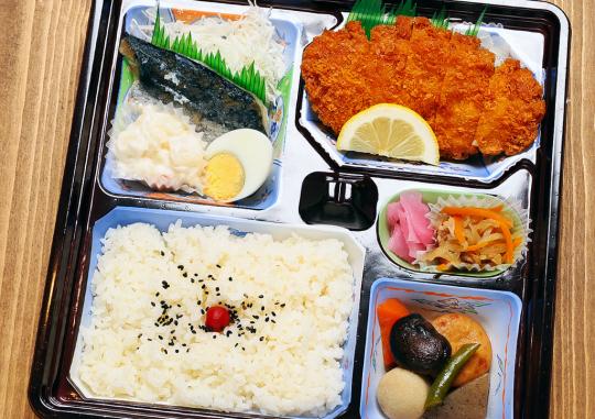 肉魚コンビスペシャル弁当 1,290円｜カフェ工房 和味(カフェコウボウ ナゴミ)《くるめし弁当》