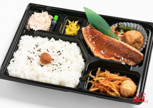 赤魚煮付け弁当 648円 ロケ弁スリースターズの弁当配達 くるめし弁当