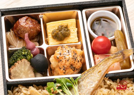 秋田名物ハタハタの唐揚げと秋田食材の和み弁当 900円 わったりぼうずの弁当配達 くるめし弁当