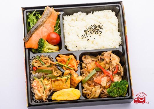 生姜焼き 焼き鮭弁当 700円 オンマのご飯の弁当配達 くるめし弁当